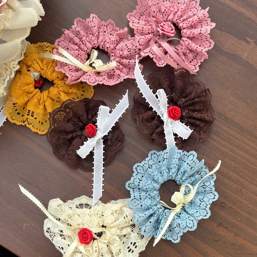 8 Vintage Decorative Lace crochet ring with Bear and Floral Designs - Picture 7 of 9